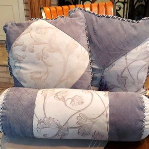 Set of 3 pillows